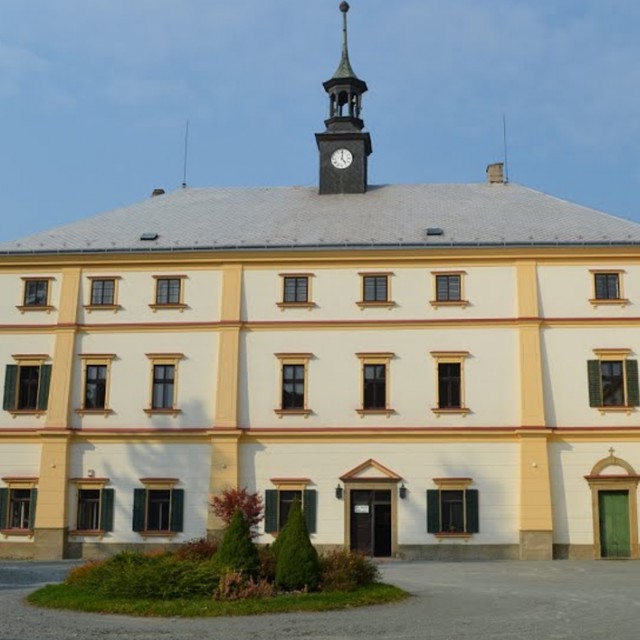 Kvasiny, zámek